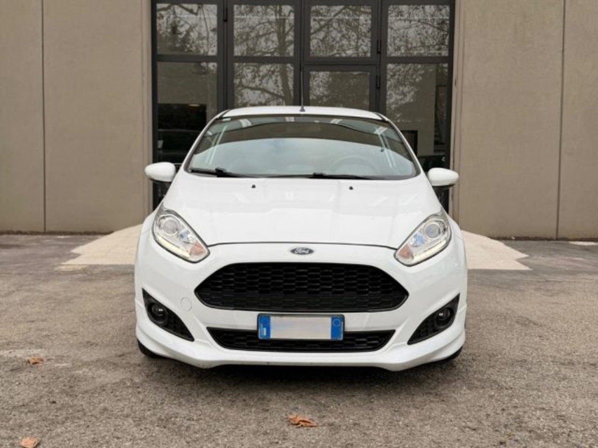 Ford Fiesta 1.5 TDCi 75CV 3 porte ST-Line (2)