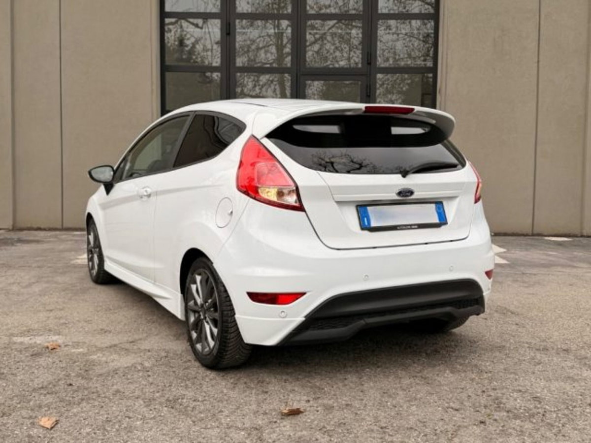 Ford Fiesta 1.5 TDCi 75CV 3 porte ST-Line (5)