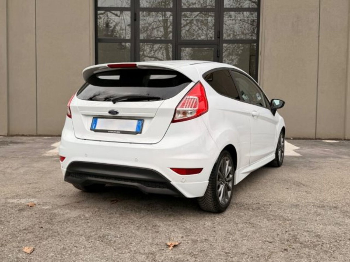 Ford Fiesta 1.5 TDCi 75CV 3 porte ST-Line (7)