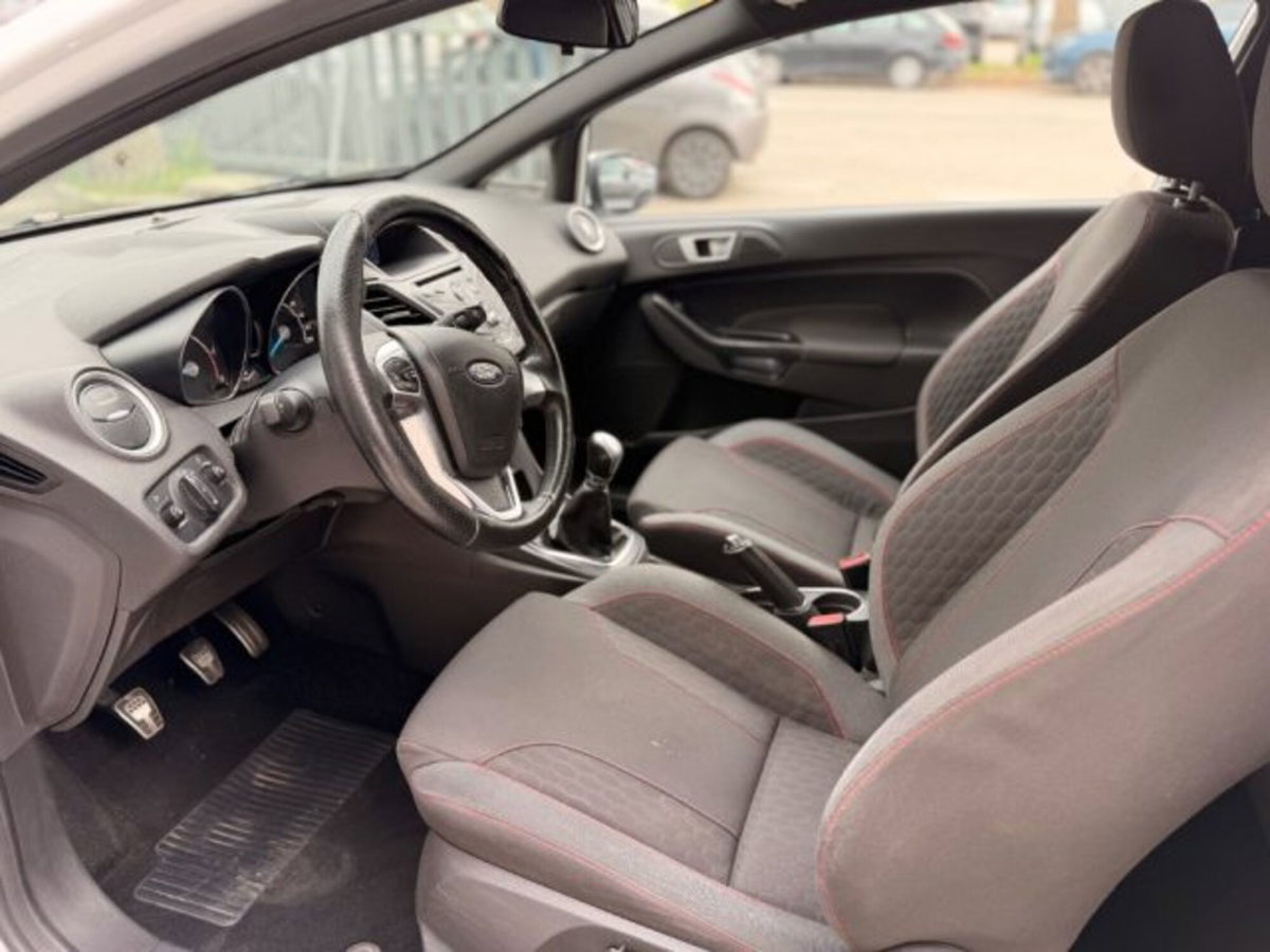 Ford Fiesta 1.5 TDCi 75CV 3 porte ST-Line (9)