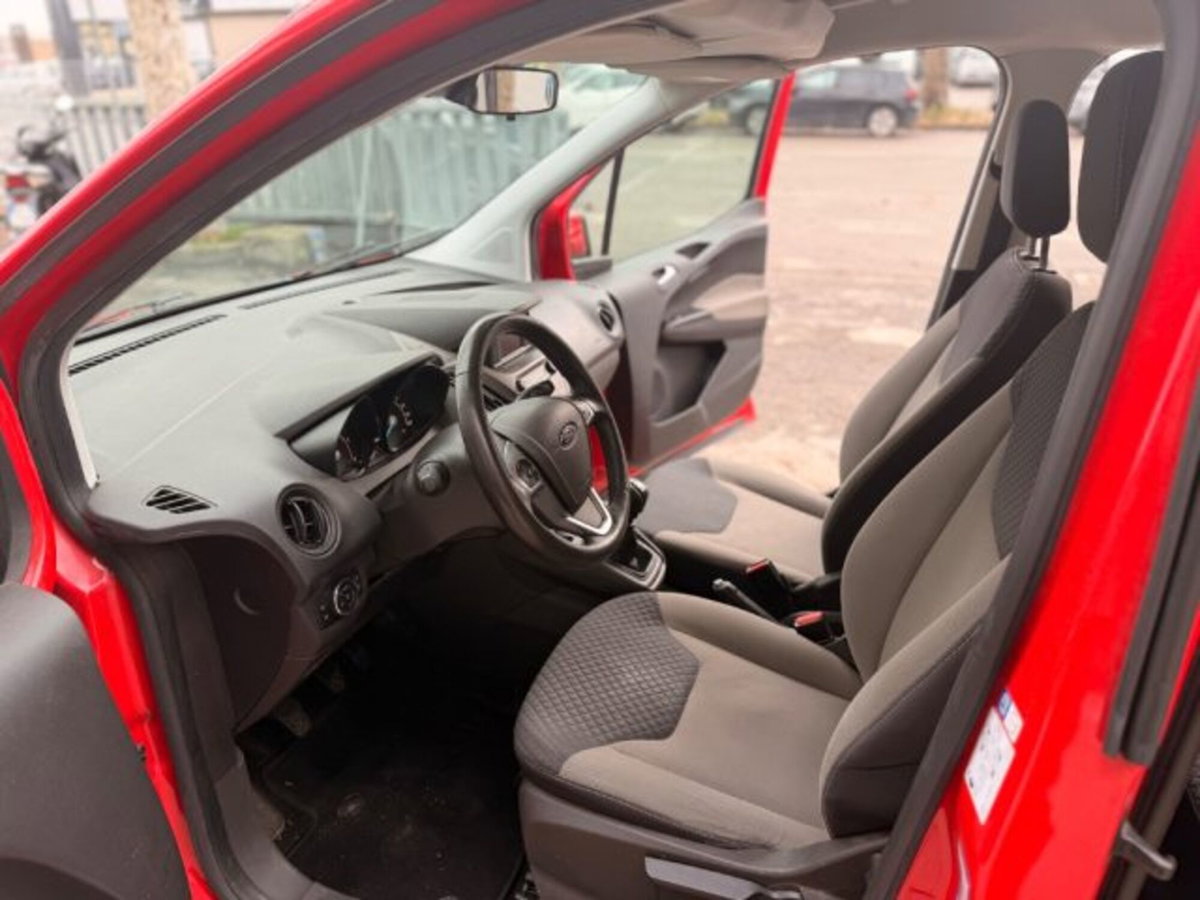 Ford Tourneo Courier 1.5 TDCI 75 CV Plus (11)