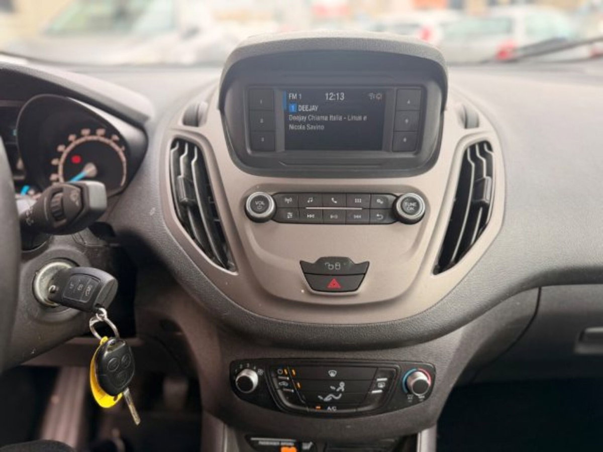 Ford Tourneo Courier 1.5 TDCI 75 CV Plus (16)