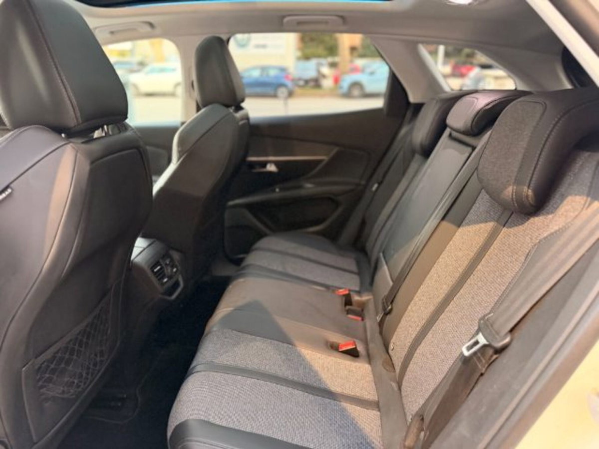 Peugeot 3008 BlueHDi 120 EAT6 S&S Allure (13)