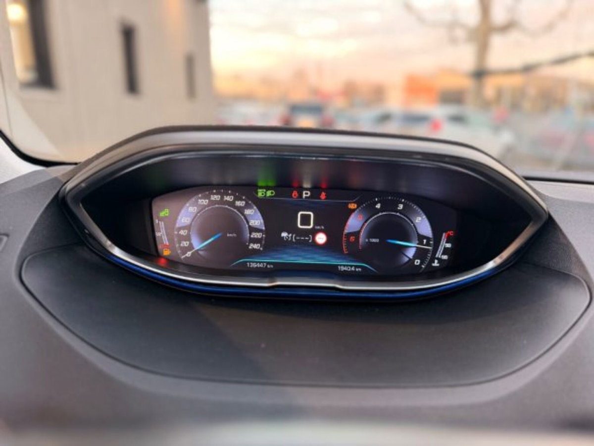 Peugeot 3008 BlueHDi 120 EAT6 S&S Allure (16)