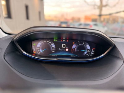 Peugeot 3008 BlueHDi 120 EAT6 S&S Allure (16)