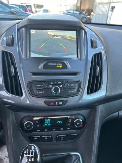 Ford Tourneo Connect 1.5 TDCi 120 CV Titanium (13)