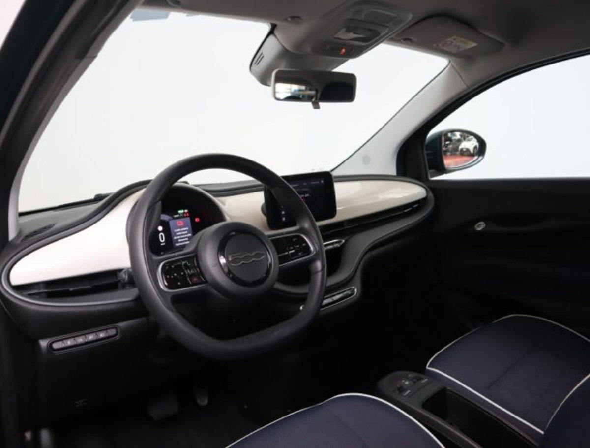 Fiat 500e Action Berlina 23,65 kWh (9)
