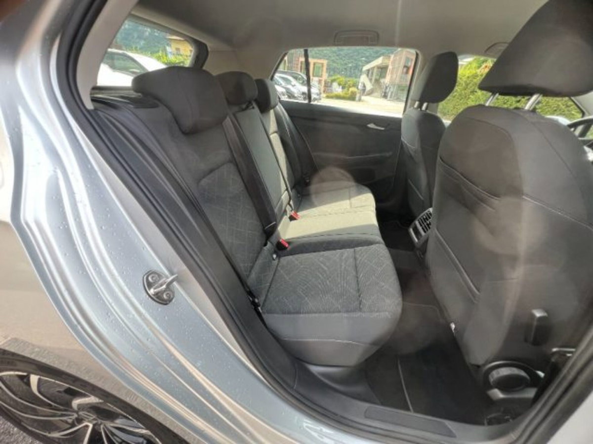 Volkswagen Golf 1.5 eTSI 130 CV EVO ACT DSG Life (12)