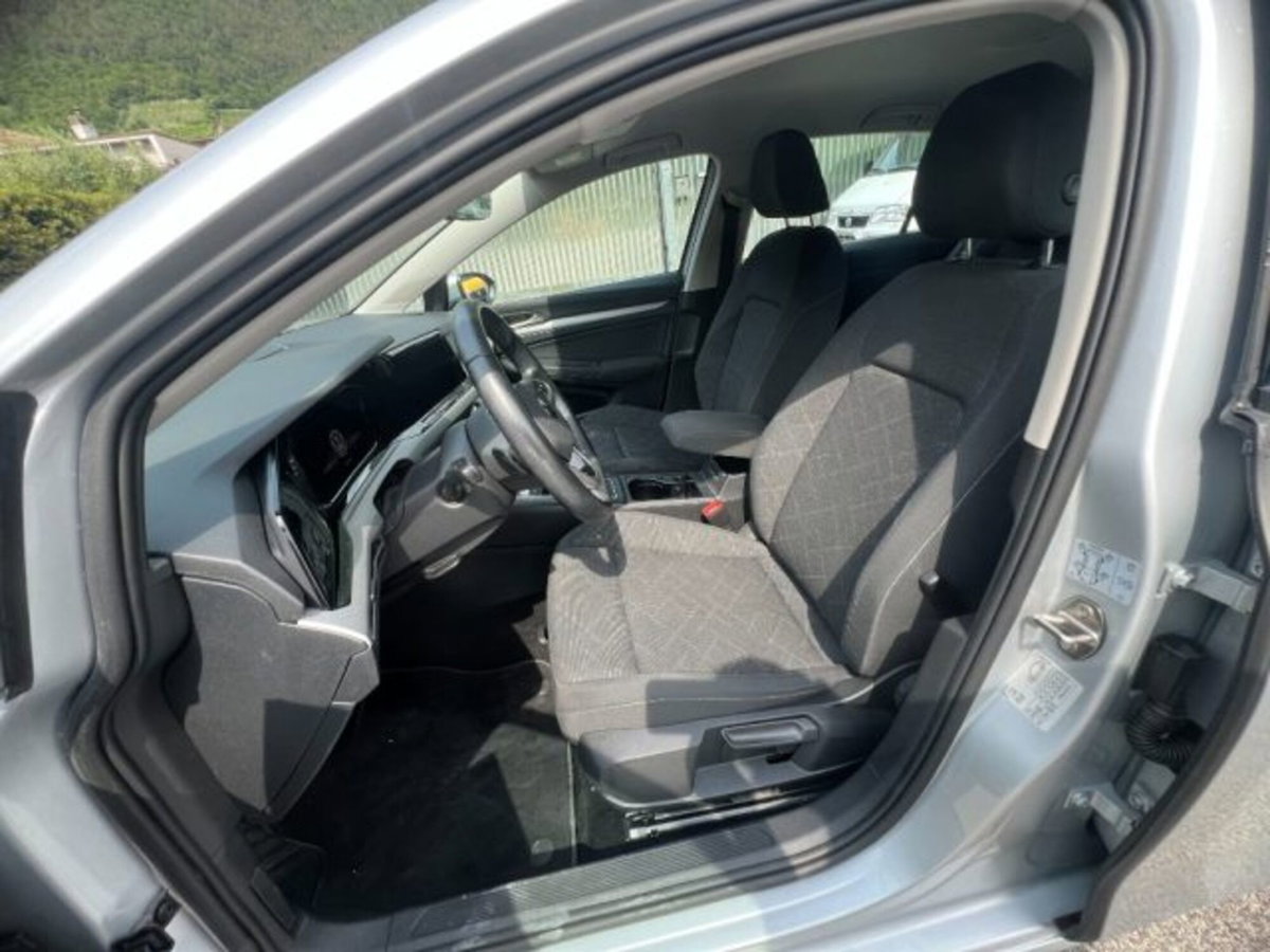 Volkswagen Golf 1.5 eTSI 130 CV EVO ACT DSG Life (9)