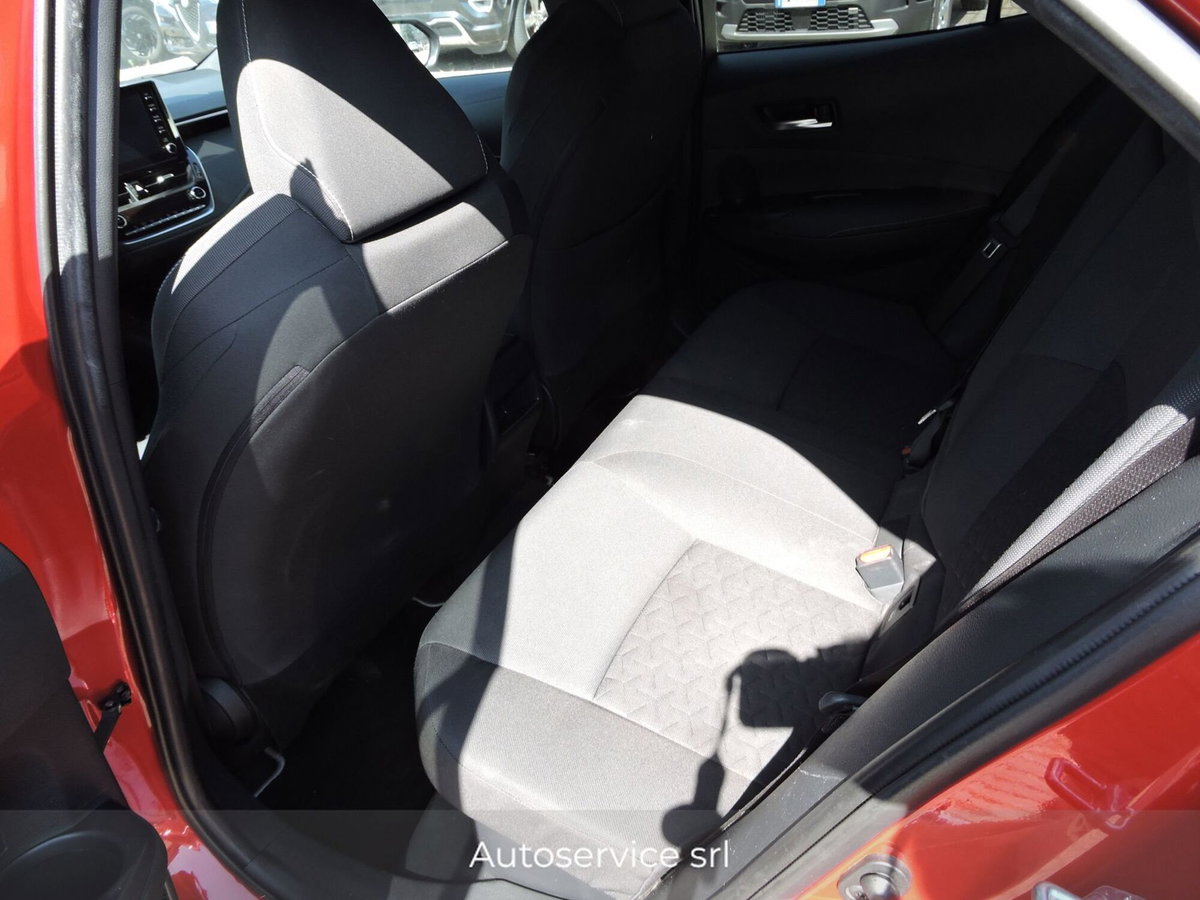 Toyota Corolla 2.0 Hybrid Lounge (9)