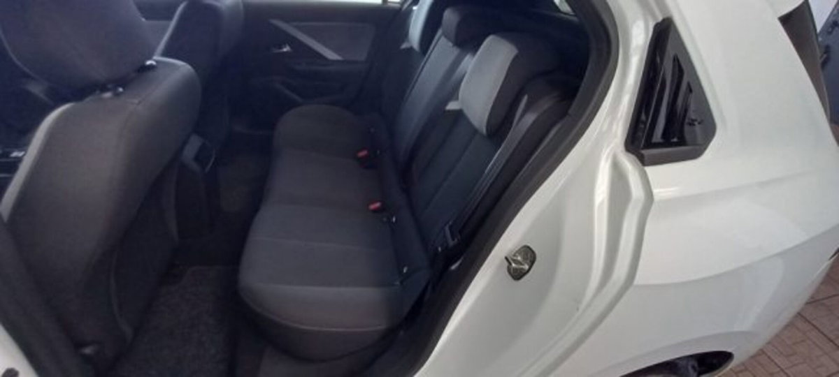 Opel Astra 1.5 Turbo Diesel 130 CV Edition (8)