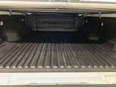 Mitsubishi L200 2.3 D Club Cab 4x4 Easy Select Invite (10)
