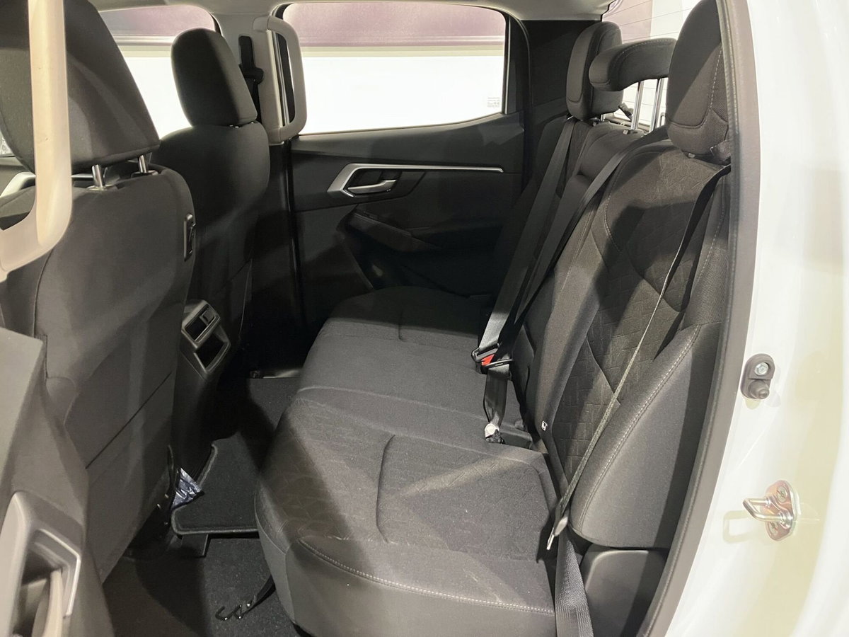 Isuzu D-Max Pick-up 1.9 space N60 Nitro Sport 4x4 auto (15)