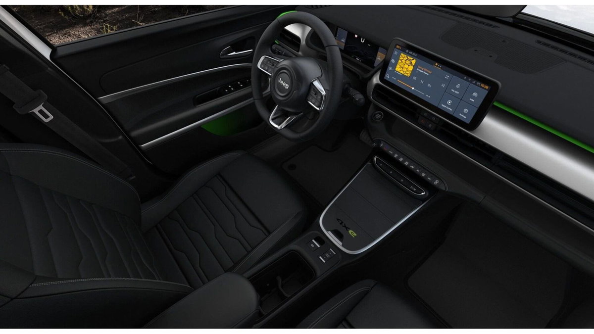 Jeep Avenger 1.2 turbo e-hybrid mhev Overland 4xe 145cv edct6 (7)