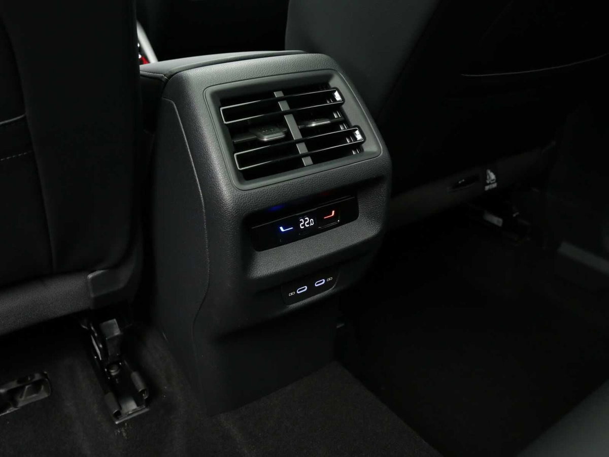 Volkswagen Tiguan 1.5 etsi Elegance 150cv dsg (16)