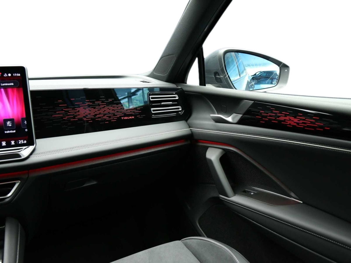 Volkswagen Tiguan 1.5 etsi Elegance 150cv dsg (17)