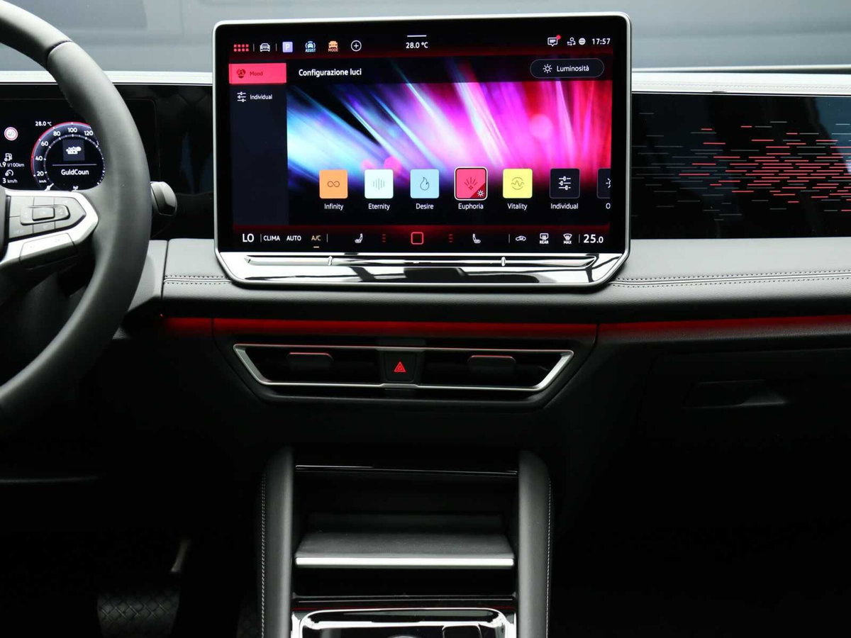 Volkswagen Tiguan 1.5 etsi Elegance 150cv dsg (18)
