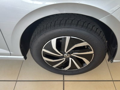 Volkswagen Polo 1.0 EVO (9)