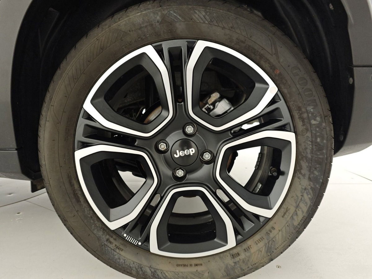 Jeep Avenger 1.2 turbo e-hybrid mhev Summit fwd 110cv edct6 (6)