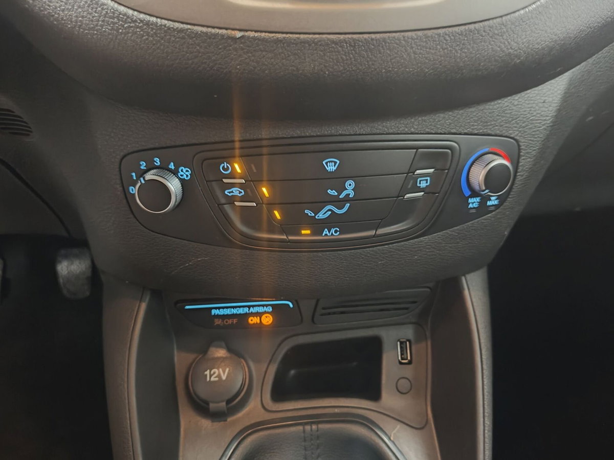 Ford Tourneo Courier 1.5 TDCI 95 CV Titanium (10)