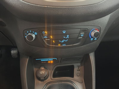 Ford Tourneo Courier 1.5 TDCI 95 CV Titanium (10)