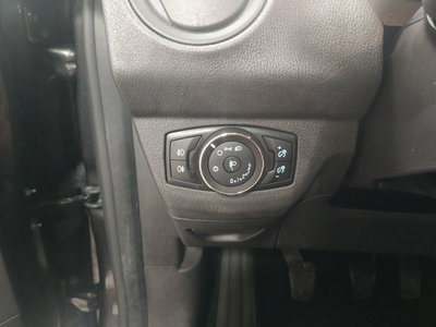 Ford Tourneo Courier 1.5 TDCI 95 CV Titanium (13)