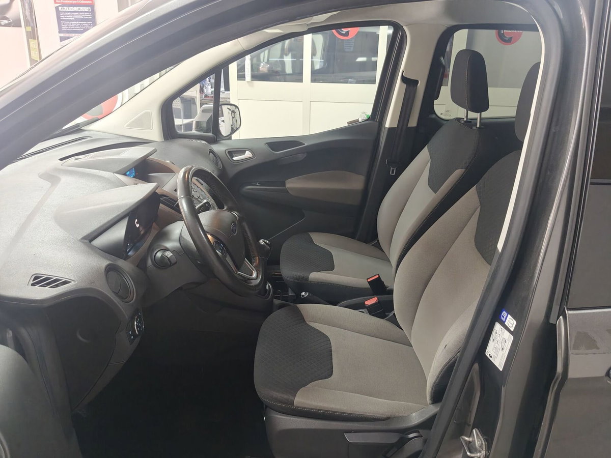 Ford Tourneo Courier 1.5 TDCI 95 CV Titanium (15)