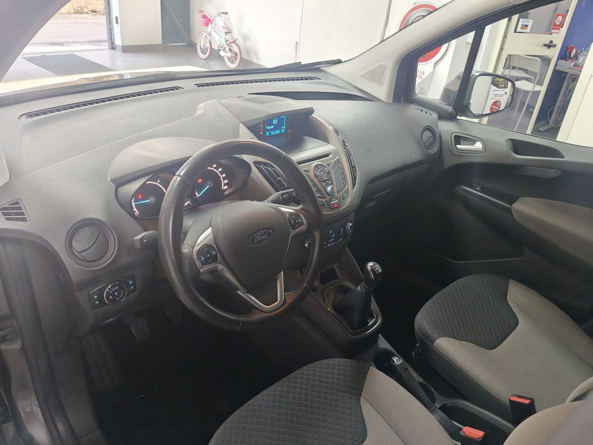 Ford Tourneo Courier 1.5 TDCI 95 CV Titanium (16)