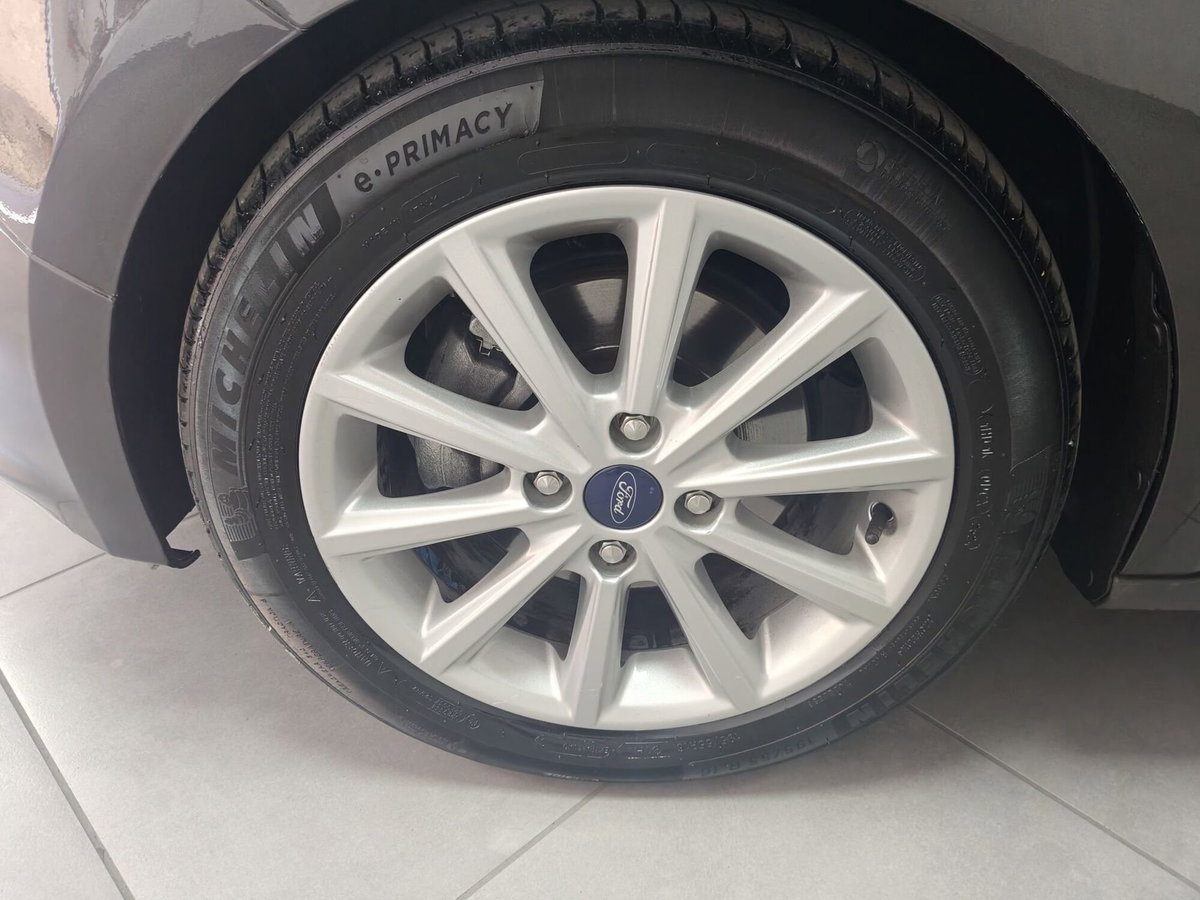 Ford Tourneo Courier 1.5 TDCI 95 CV Titanium (17)