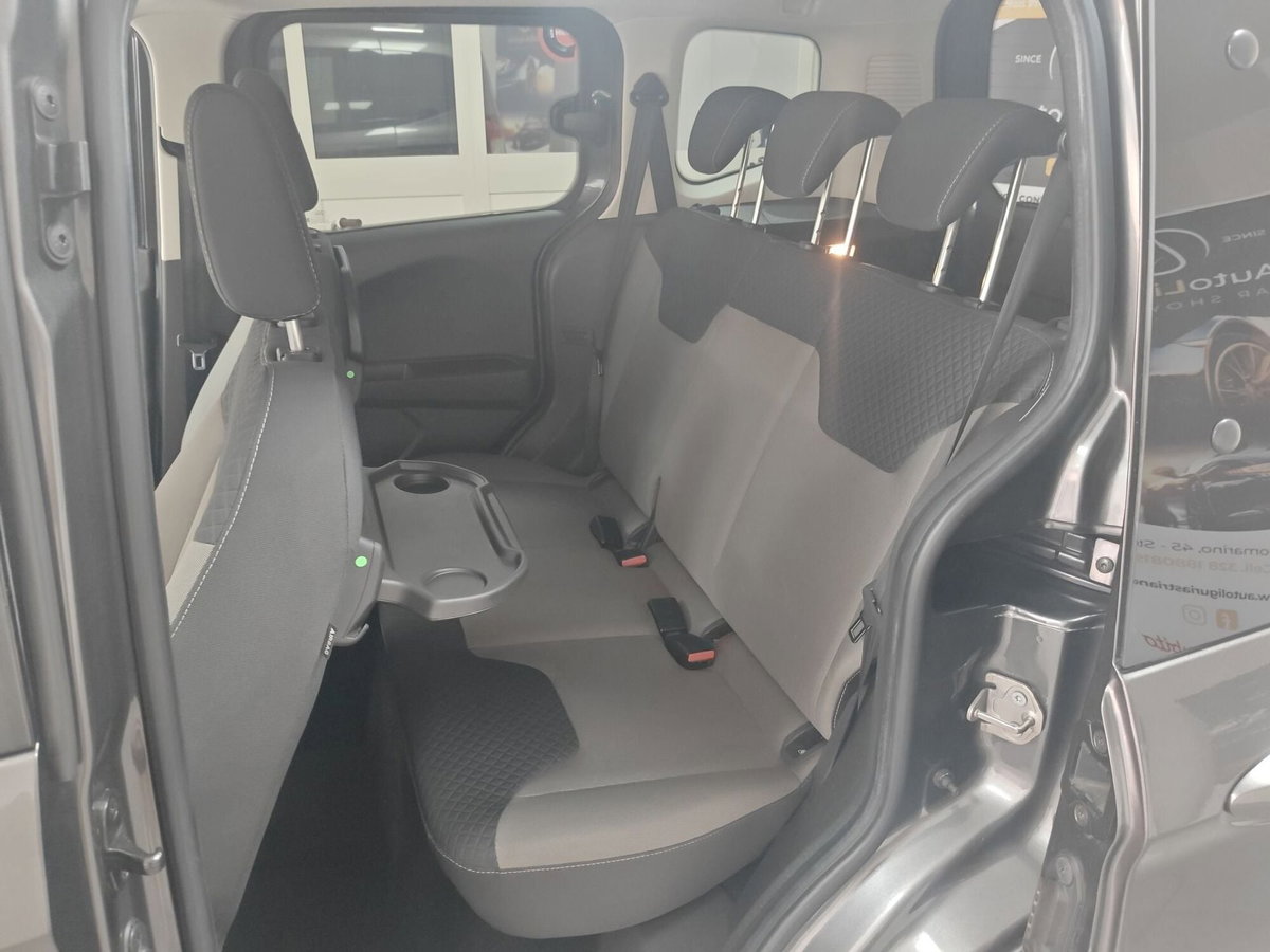 Ford Tourneo Courier 1.5 TDCI 95 CV Titanium (18)