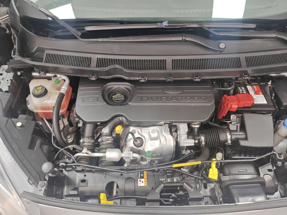 Ford Tourneo Courier 1.5 TDCI 95 CV Titanium (19)