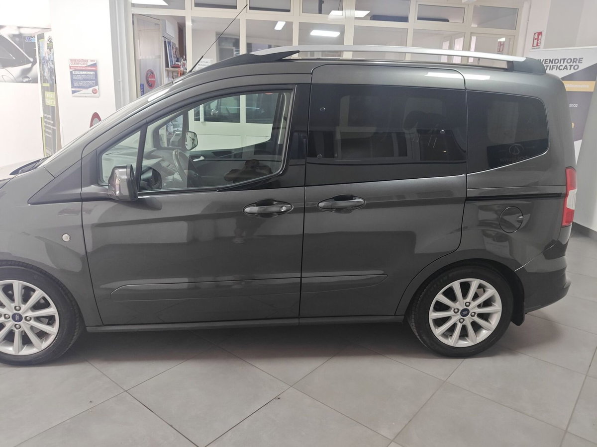 Ford Tourneo Courier 1.5 TDCI 95 CV Titanium (3)