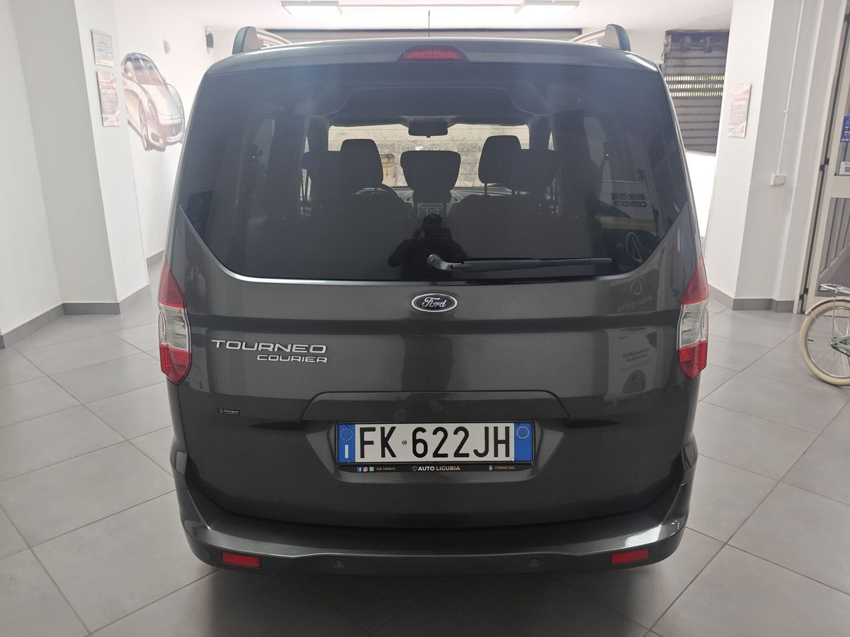 Ford Tourneo Courier 1.5 TDCI 95 CV Titanium (4)