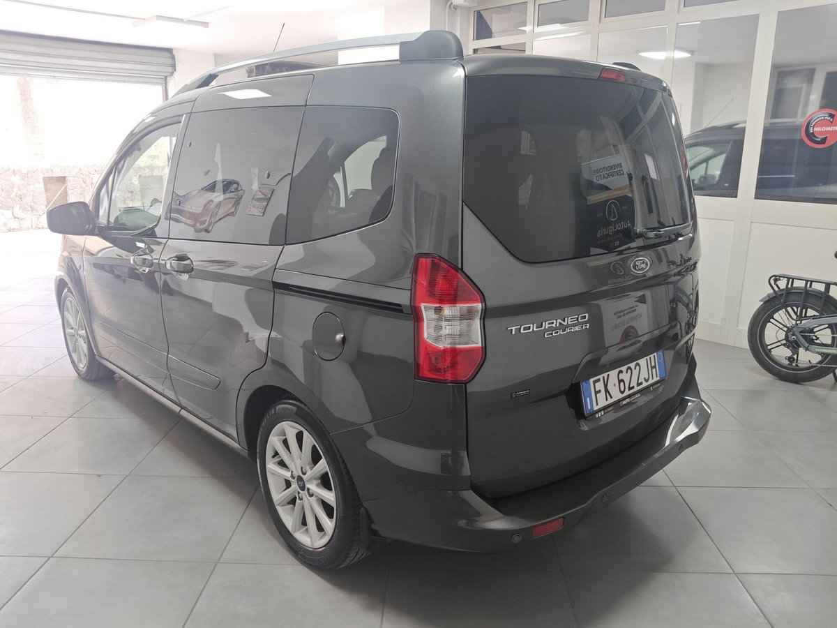 Ford Tourneo Courier 1.5 TDCI 95 CV Titanium (6)