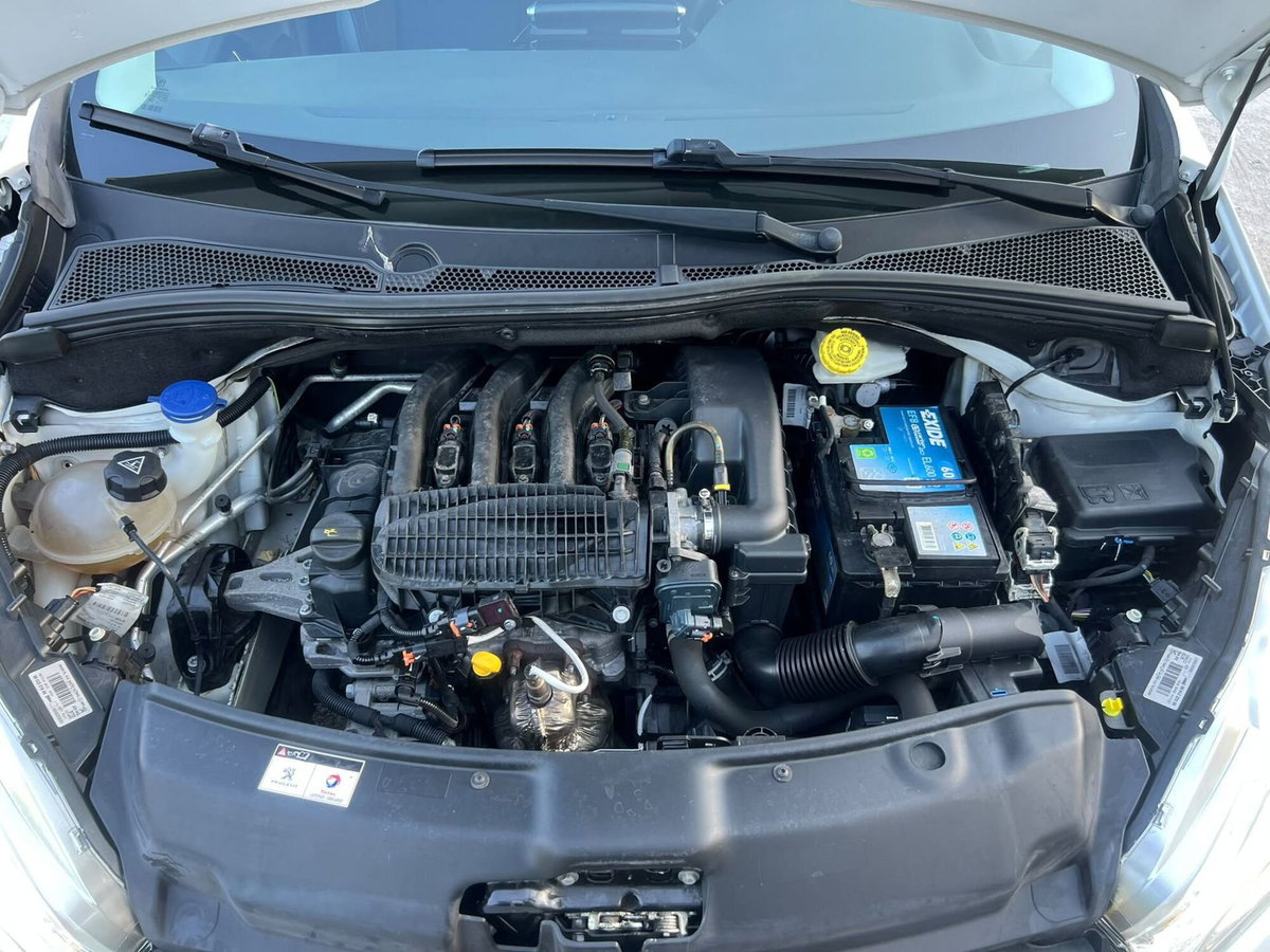 Peugeot 208 82 5 porte Allure (10)