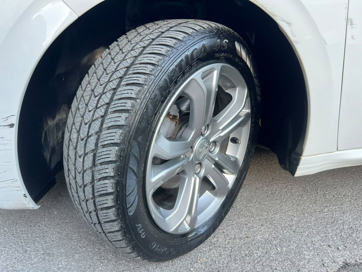 Peugeot 208 82 5 porte Allure (13)