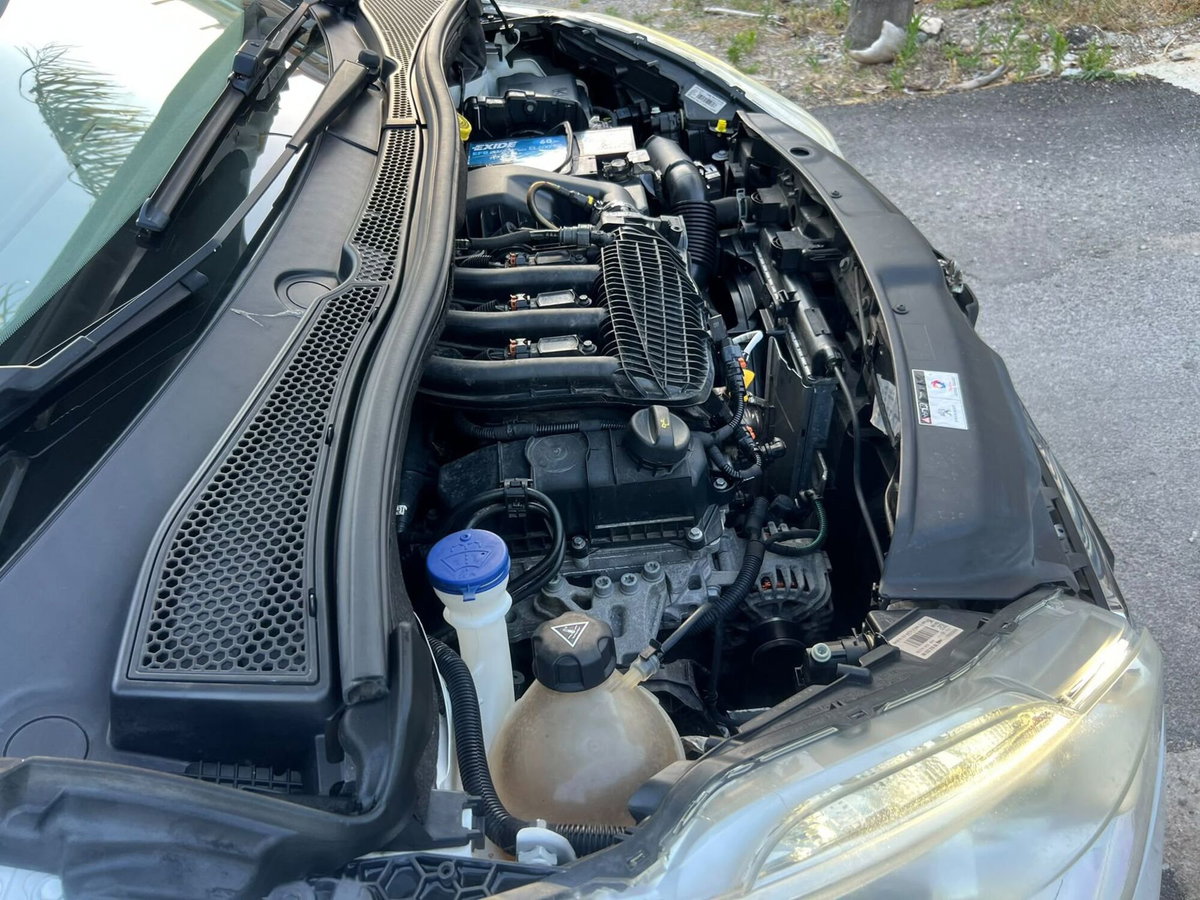 Peugeot 208 82 5 porte Allure (7)