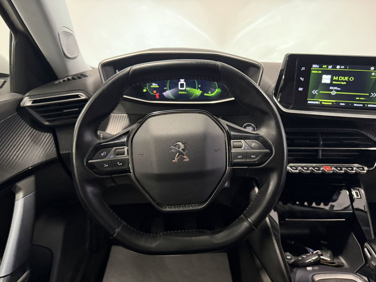 Peugeot 2008 PureTech 100 S&S Allure Navi Pack (10)