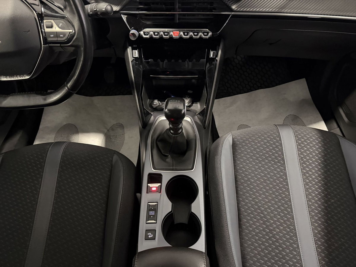 Peugeot 2008 PureTech 100 S&S Allure Navi Pack (11)