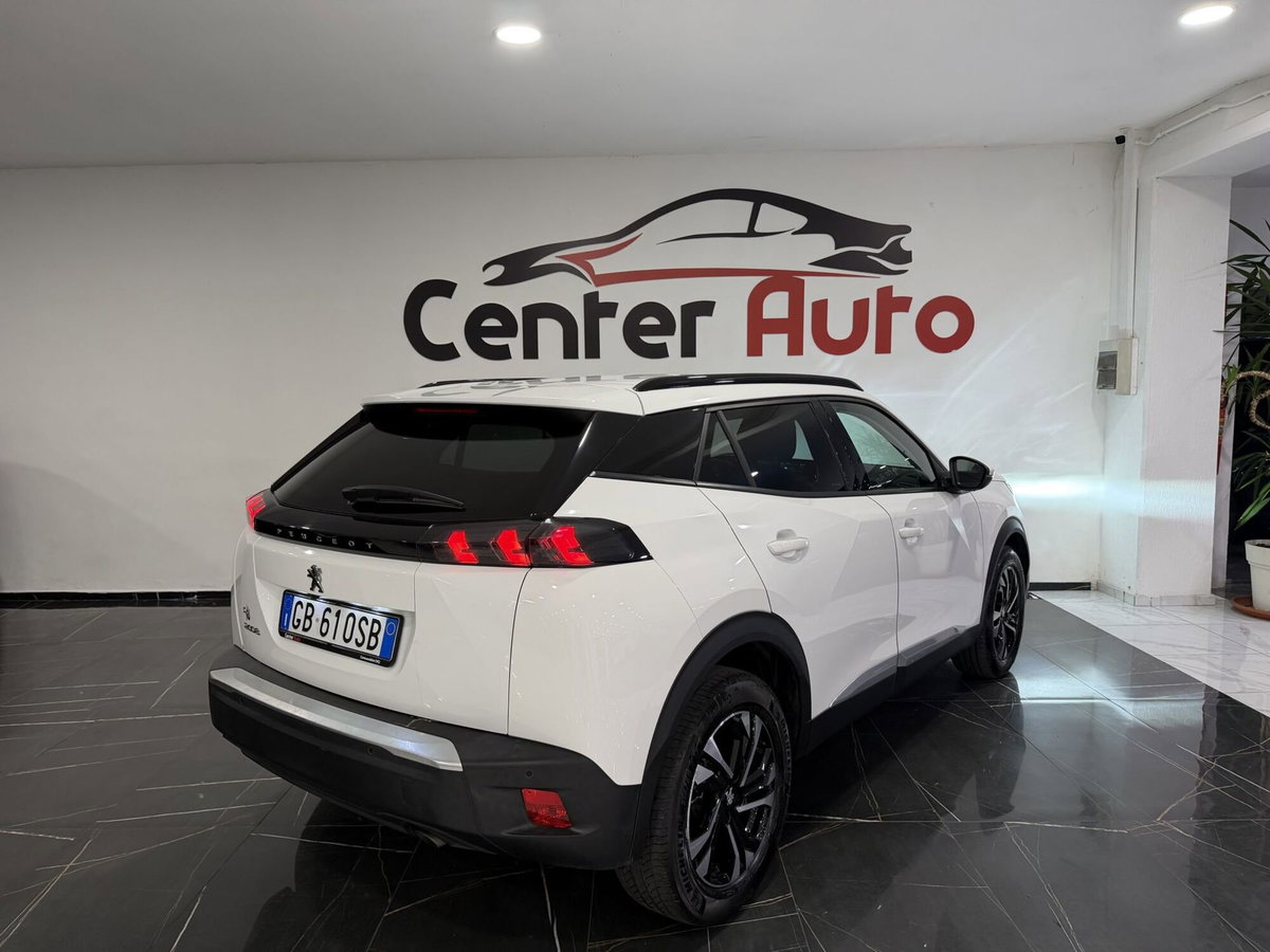 Peugeot 2008 PureTech 100 S&S Allure Navi Pack (4)
