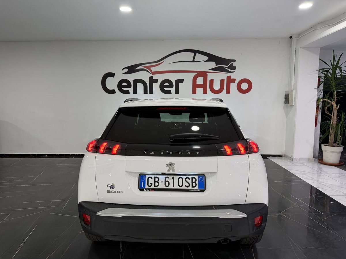 Peugeot 2008 PureTech 100 S&S Allure Navi Pack (5)