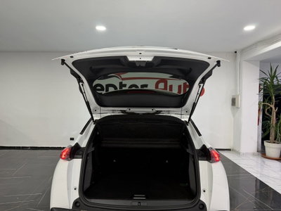 Peugeot 2008 PureTech 100 S&S Allure Navi Pack (7)