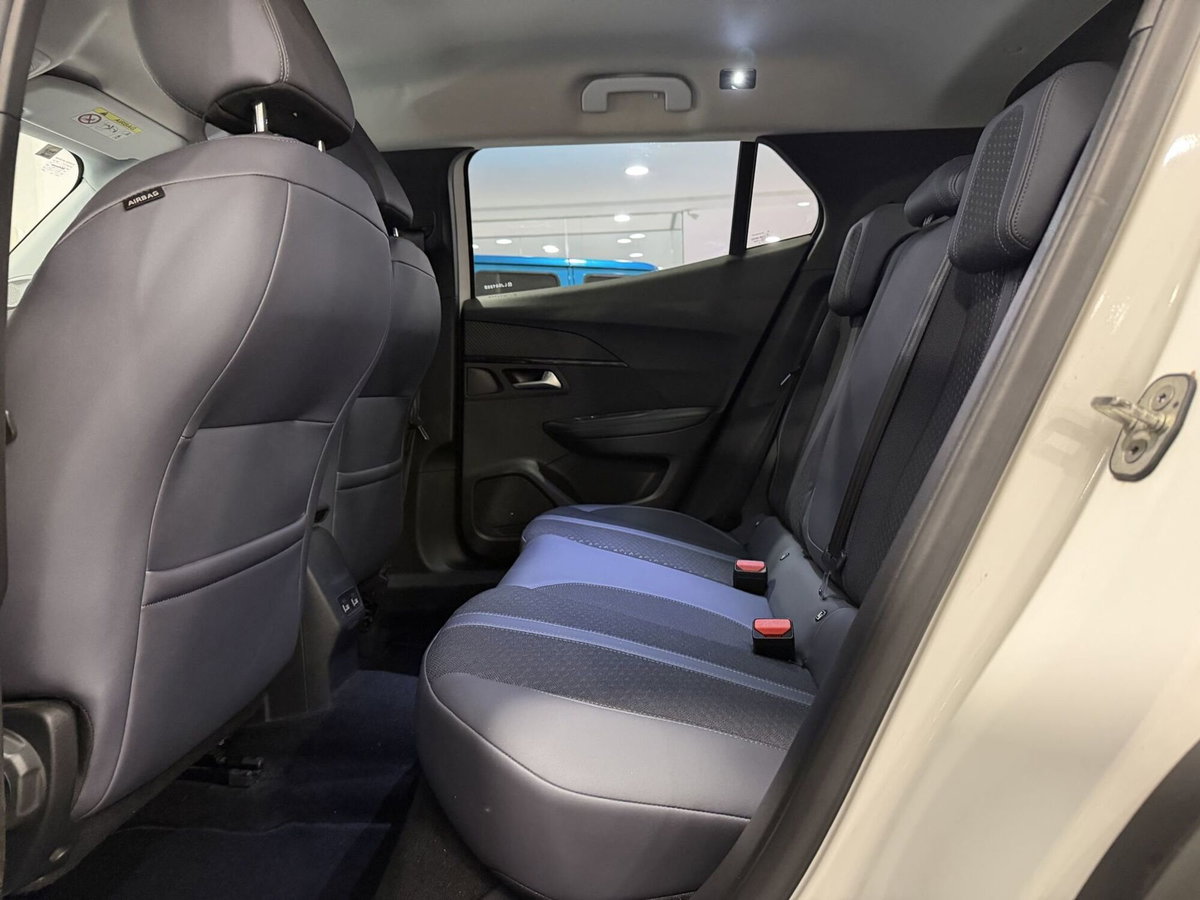 Peugeot 2008 PureTech 100 S&S Allure Navi Pack (8)