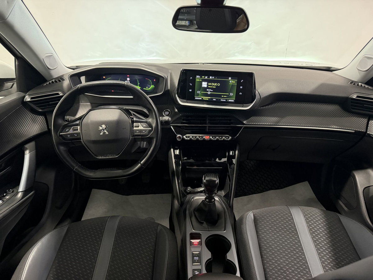 Peugeot 2008 PureTech 100 S&S Allure Navi Pack (9)