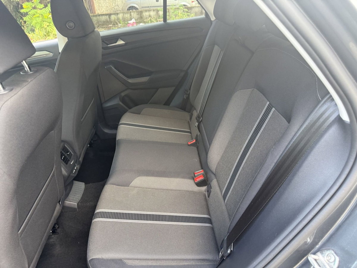 Volkswagen T-Roc 1.0 TSI Style (9)