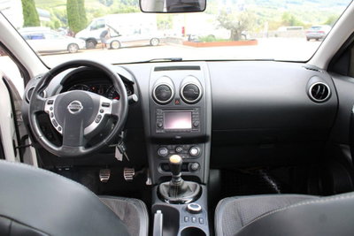 Nissan Qashqai 1.6 dCi 4WD Tekna (11)