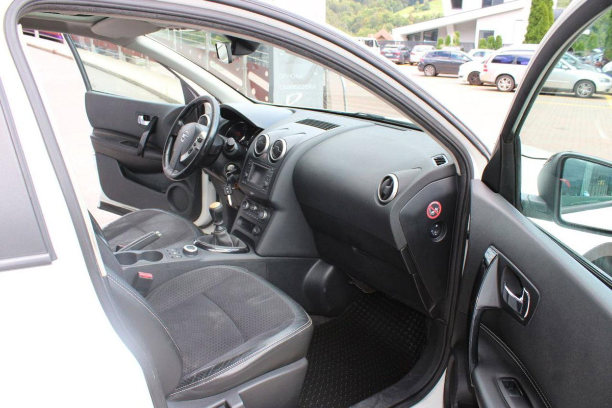 Nissan Qashqai 1.6 dCi 4WD Tekna (13)