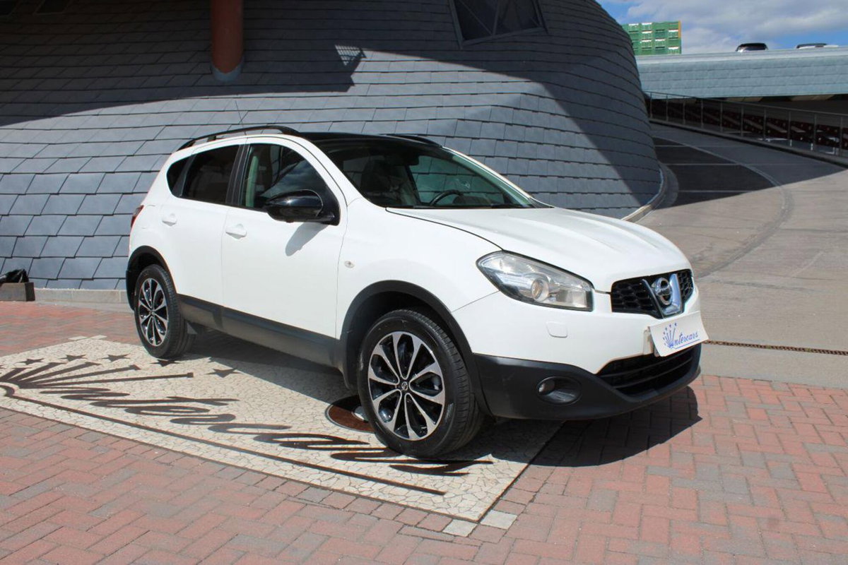 Nissan Qashqai 1.6 dCi 4WD Tekna (2)