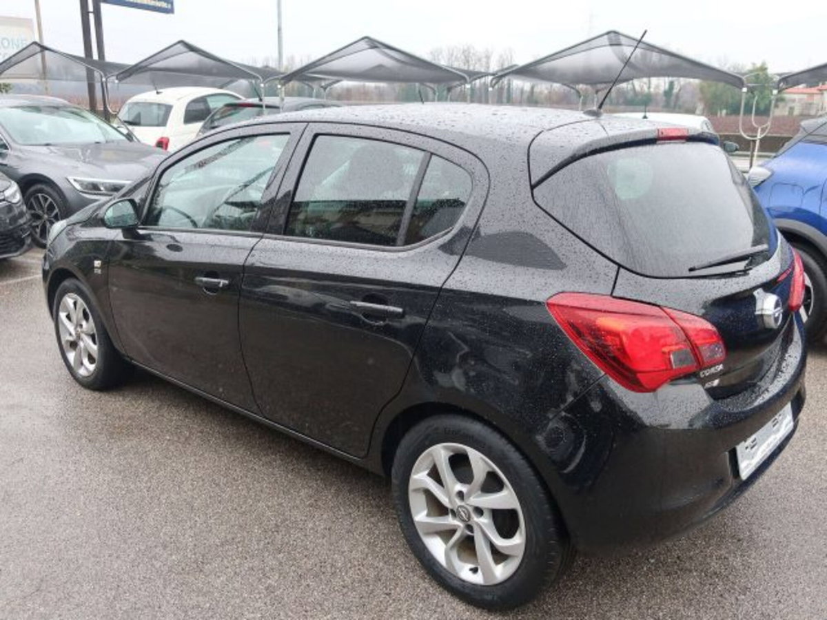 Opel Corsa 1.2 5 porte Black Edition (10)