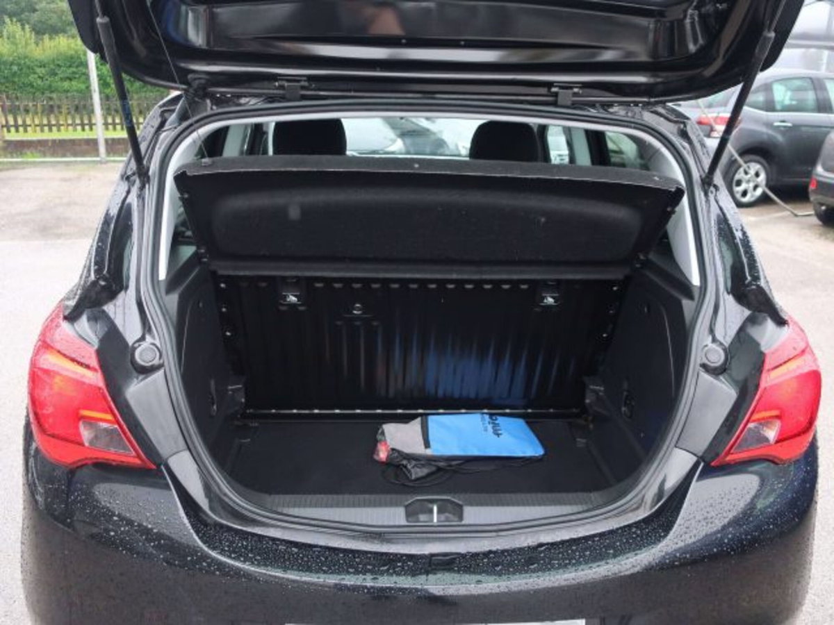 Opel Corsa 1.2 5 porte Black Edition (11)